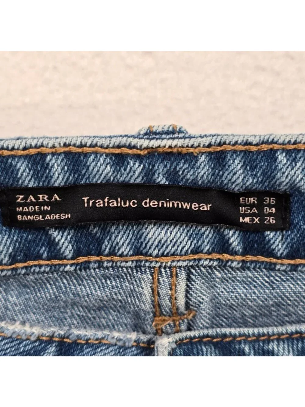 Zara Trafaluc Womens Size 4 Distressed Denim Shorts Star Patches Blue Raw Hem - Picture 2 of 3